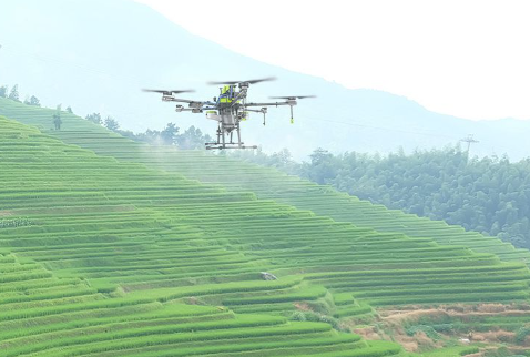 噴灑農(nóng)藥的無(wú)人機(jī)官網(wǎng),農(nóng)業(yè)植保無(wú)人機(jī)廠家